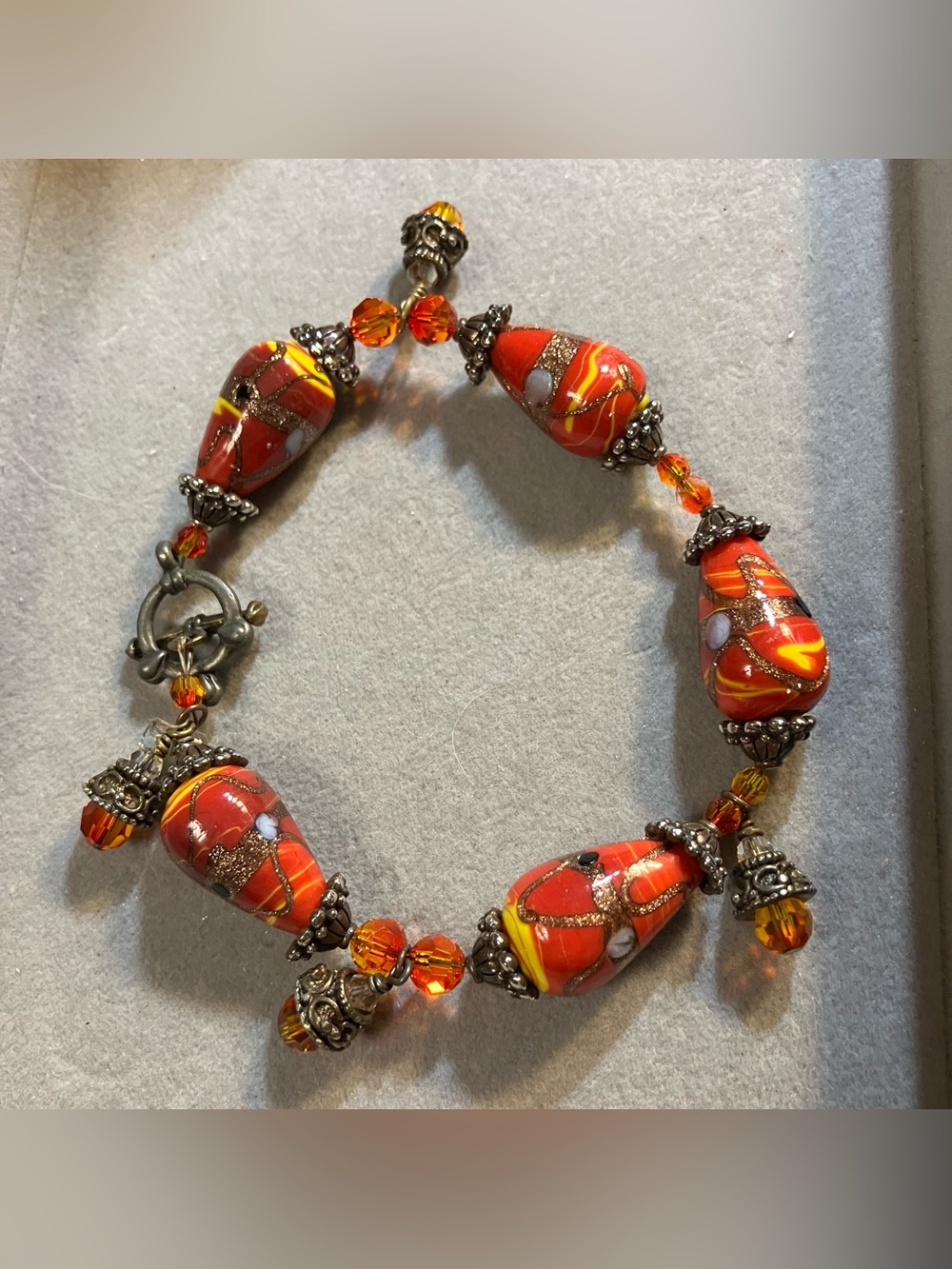 Artisan Red Orange Art Glass Gold Fluss Bead Bracelet 7.5” Silver Tone Toggle